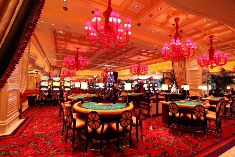 Slot Makinesi Psikolojisi: Şansın Ötesinde Bir Anlayış